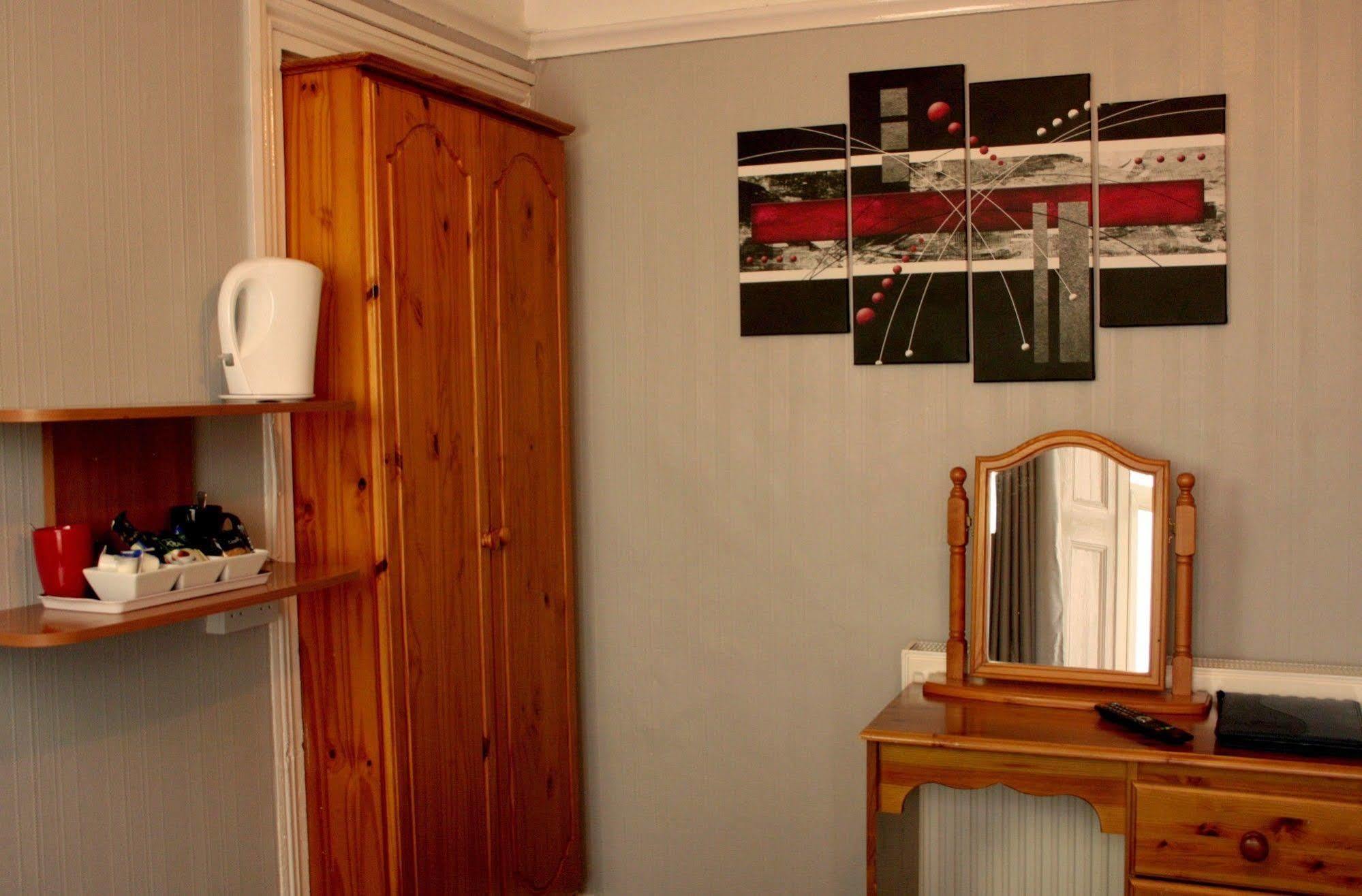 Devon View Guesthouse Суонзи Екстериор снимка